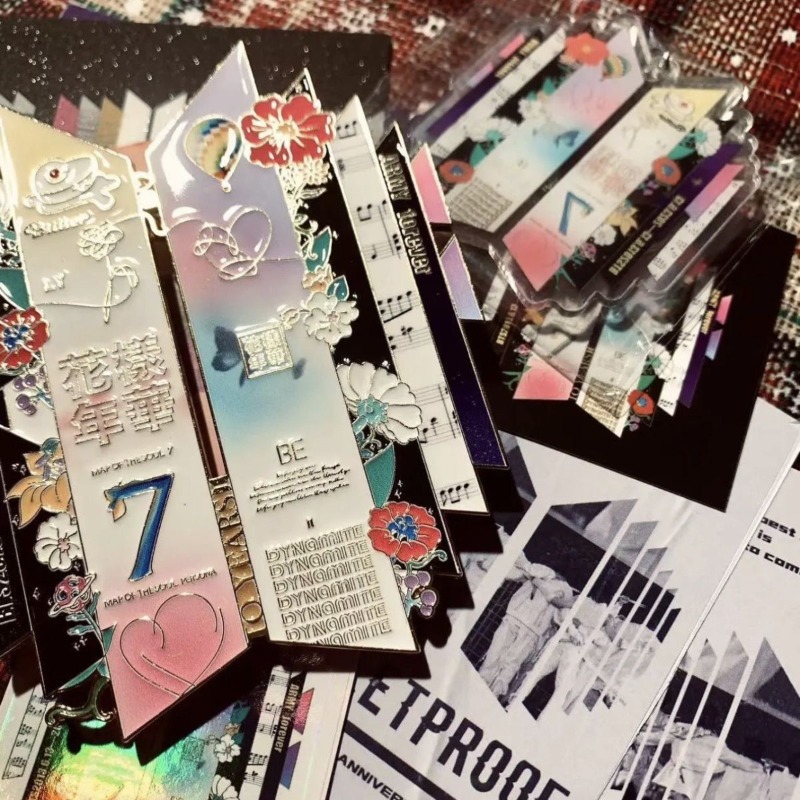 Beauty Makeup Wholesale - Emblema Metálico BT21 do 10º Aniversário,