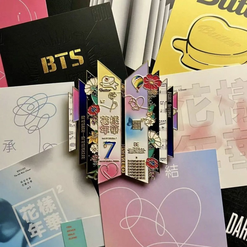 Emblema Metálico BT21 do 10º A - Beauty Makeup Wholesale avaliação e preço